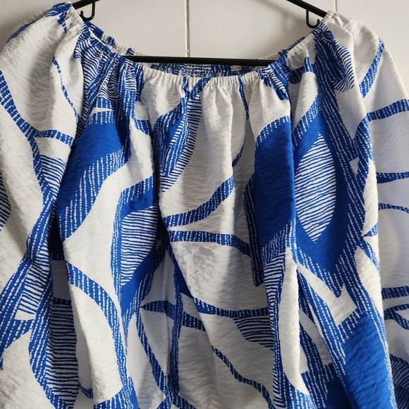 Nine West Boho Off Shoulder Crop Top Size S Blue & White Flowy - Picture 2 of 4